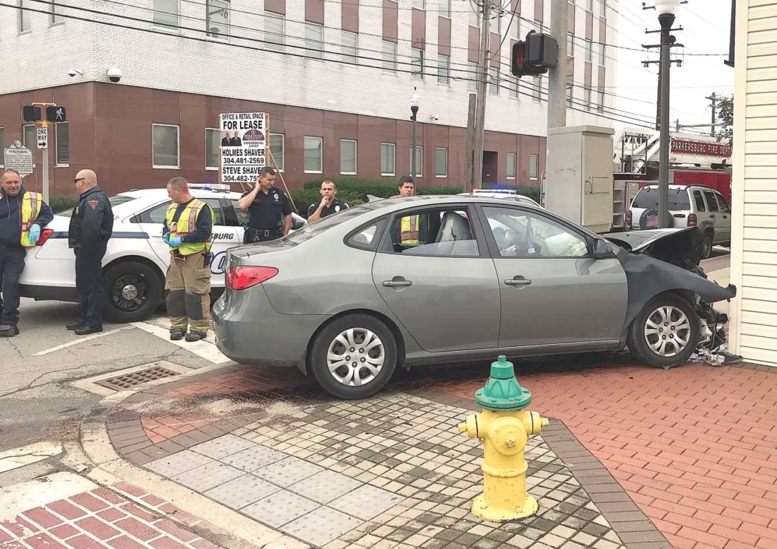 Three suffer injuries in Parkersburg auto accident News, Sports, Jobs